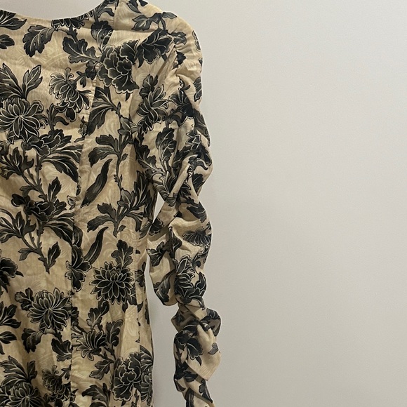 Elegant Black and Cream Floral Midi Dress - Picture 5 of 5